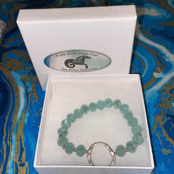 Stretch Green Glass Beaded Bracelet - Picture 2 of 3